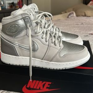 Nike Air Jordan 1s grey/metallic